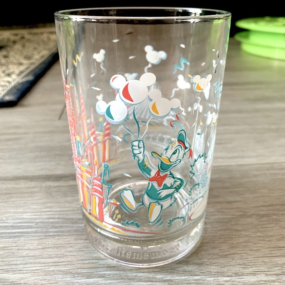 Walt Disney World’s Donald Duck 25th Remember The Magic Collection Glass Cup - Picture 7 of 8